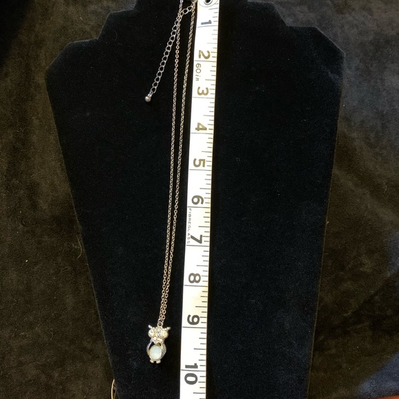 Silver tone necklace with owl with rhinestones - Picture 5 of 5